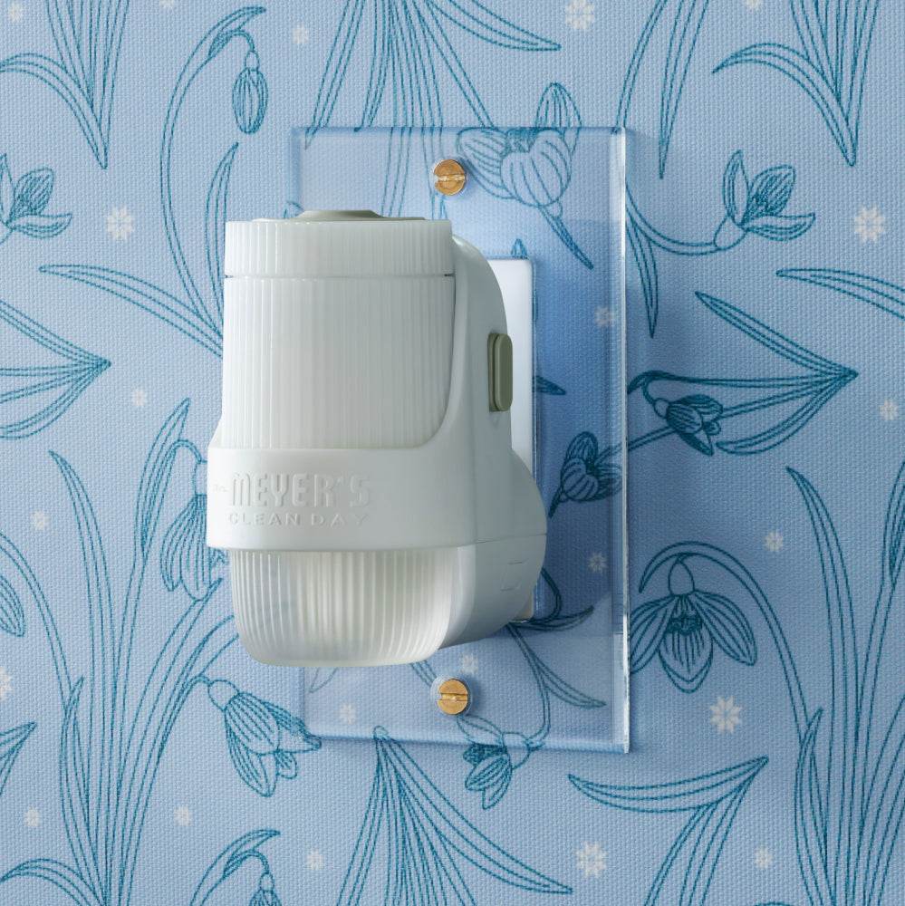Snowdrop Plug In Scented Oil Warmer With Refill