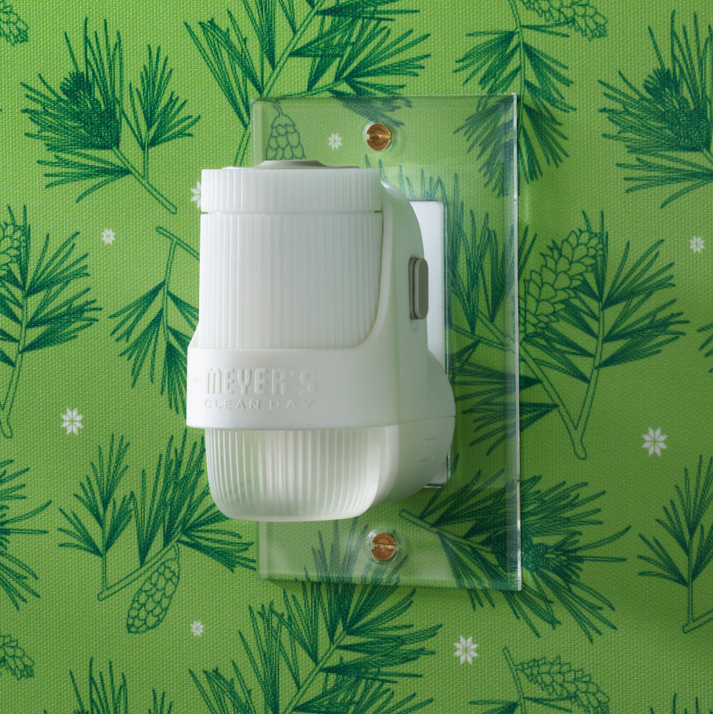 Iowa Pine Plug In Scented Oil Warmer With Refill